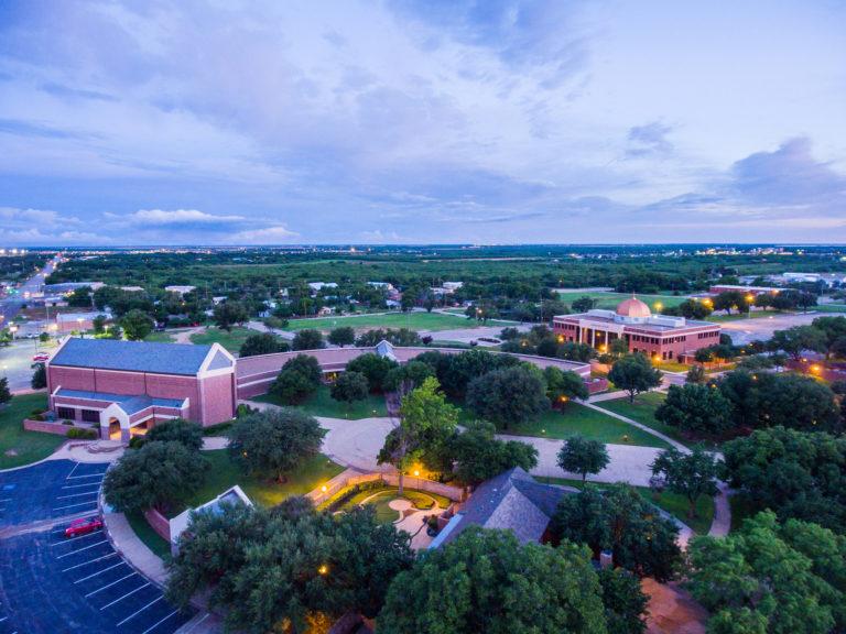 HSU被《今日在线MBA》评为德克萨斯州第18大在线MBA项目.